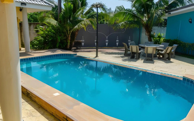 Apinya Resort Bangsarey