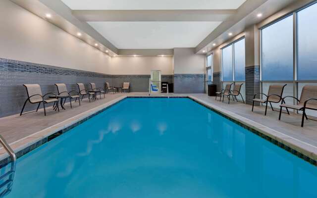 La Quinta Inn & Suites by Wyndham Lewisville