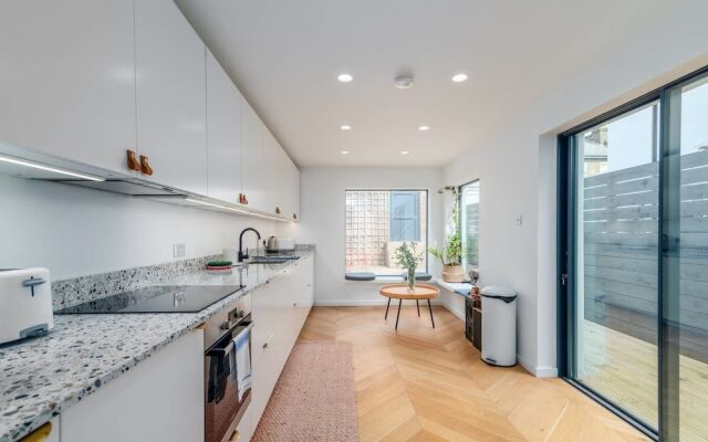 Charming 3br Home in East London W/Terrace
