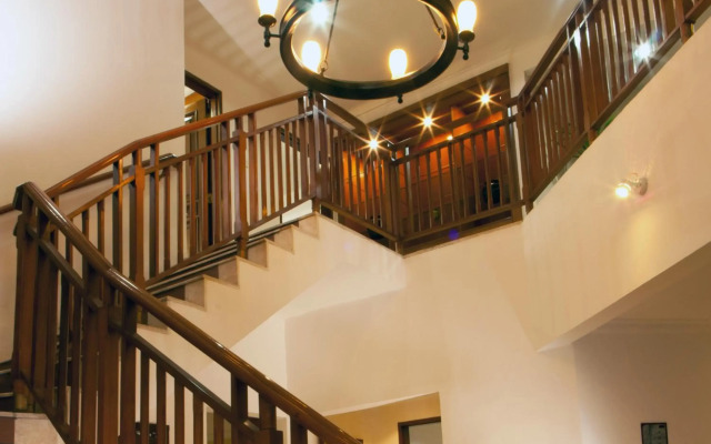 Grand Tropic Suites Hotel