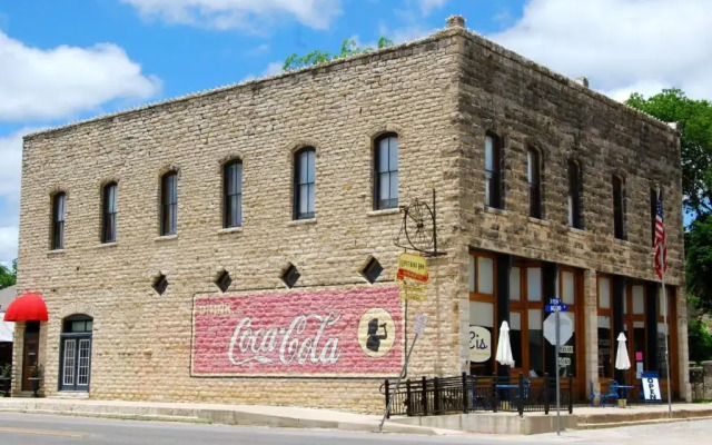 Hico's Upstairs Inn