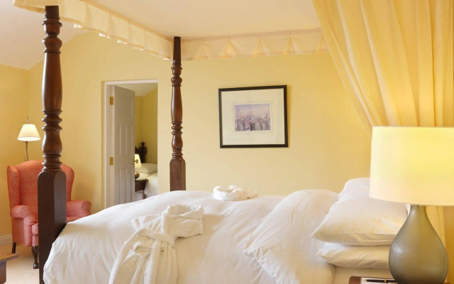 Dunraven Arms Hotel