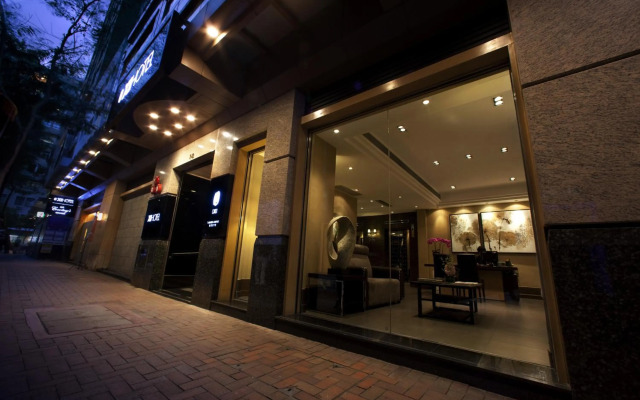 Xi Hotel