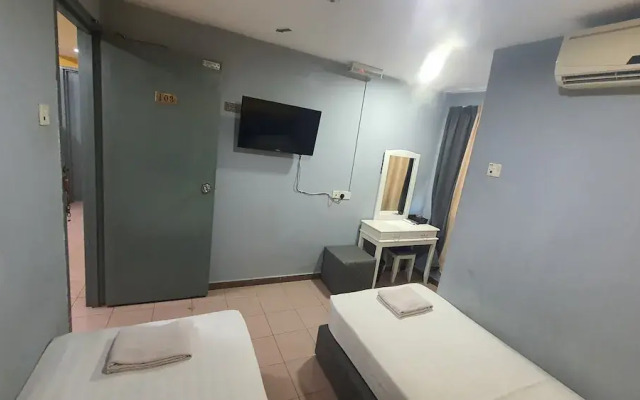 OYO 90798 Two Two Inn