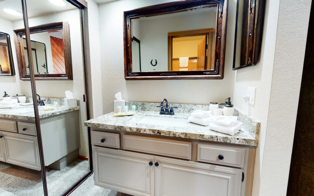 Snowcreek III #415 Condo