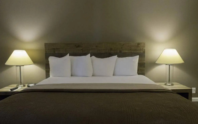 Thunderbird Hotel