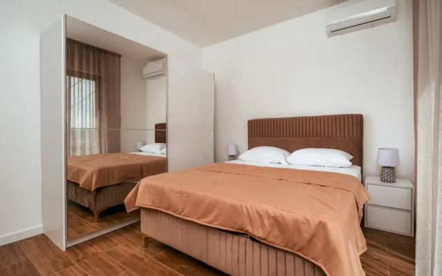 Uphill Glavanovic Pool Villa