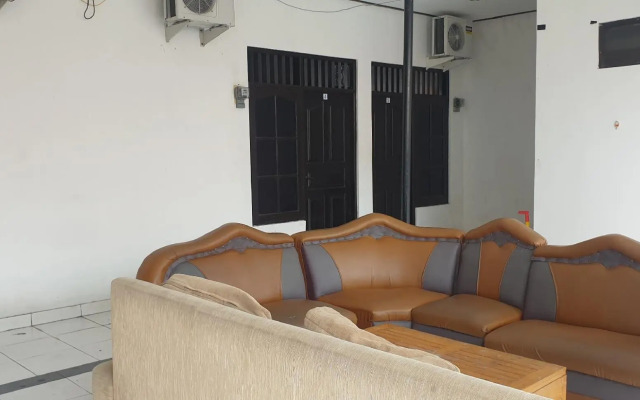 OYO 90990 Surya Residence