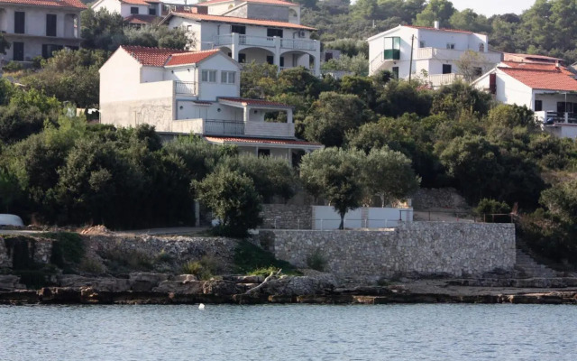 Apartments by the sea Necujam, Solta - 5182
