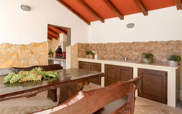 Awesome Home in Premantura With Wifi and 5 Bedrooms