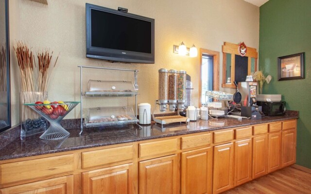 AmericInn by Wyndham Carlton