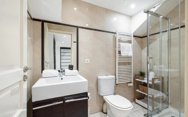 Massena Street - 1 Bdr Duplex with AC & Parking