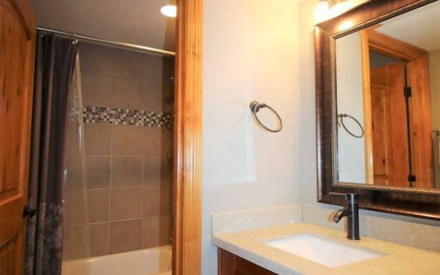 Mammoth S #110 2 Bedroom Condo