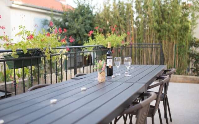 Mihael Holiday House