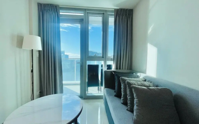 Uptown Parksuites BGC