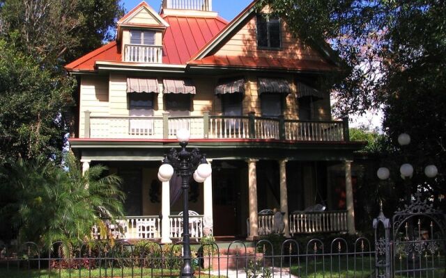 Larelle House Bed and Breakfast