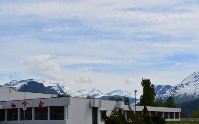 Isfjorden Turisthotell & Motell