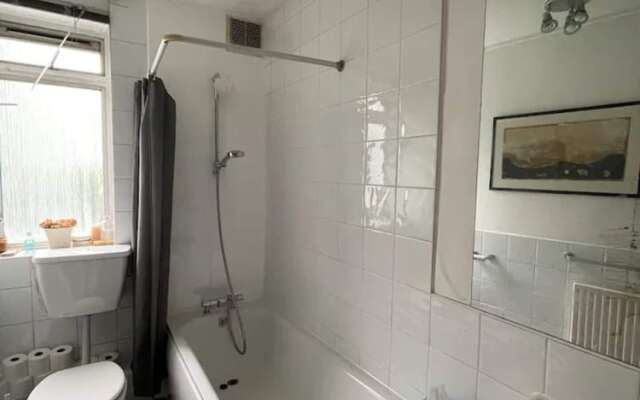 Cosy & Chic 1BD Flat - 6 Minutes to Notting Hill!