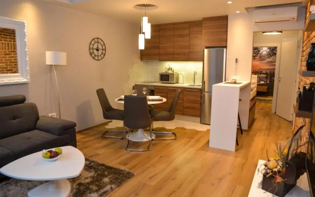 Fifi apartment w. parking in old town