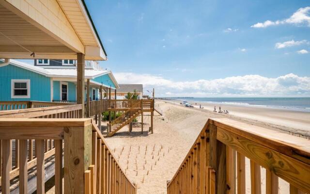 Dip Inn by Oak Island Accommodations