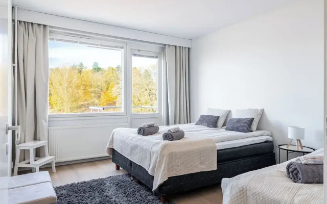 1BR Apartments next to Railway Station, Free Parking, Balcony