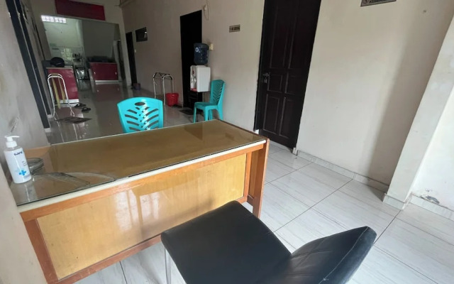 SPOT ON 94001 Sri Residence