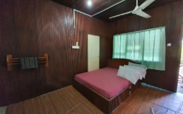 OYO 90278 Redzwan's Beach Resort