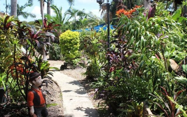 Cooktown Motel and Pams Place Hostel
