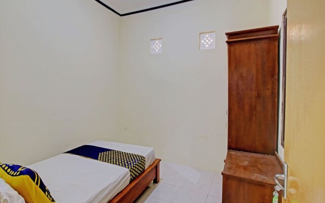 OYO Life  92953 Nirmala Kost