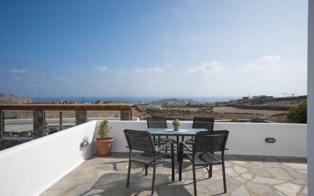 1 Bd Emerald Apt w Sparkling Shared Pool