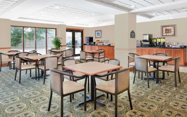 Wingate by Wyndham Lafayette Airport