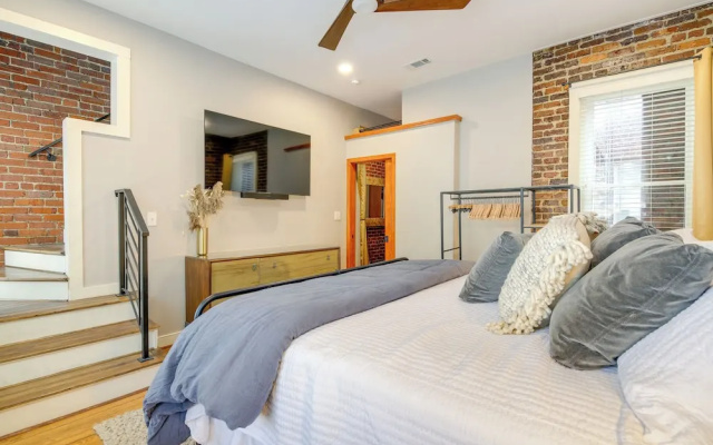 Stylish Dtwn Knoxville Condo w/ Rooftop Deck!