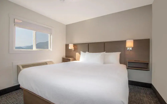 Coast Penticton Hotel