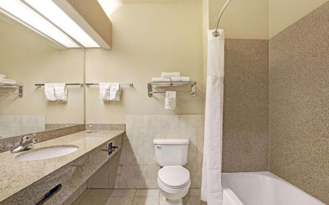 Super 8 Iah West/Greenspoint