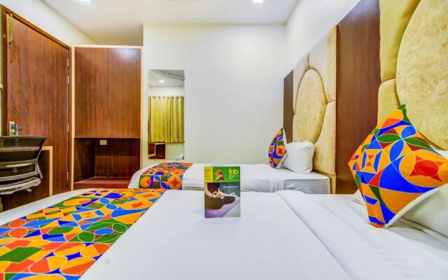 Fabhotel Nayyar Inn