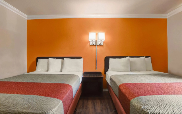 Motel 6 Fresno, CA - Belmont Ave