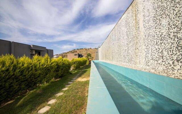 Comfy Villa With Shared Pool and Gym in Milas