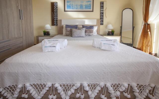 B47 - Walkway Beach View Apartment