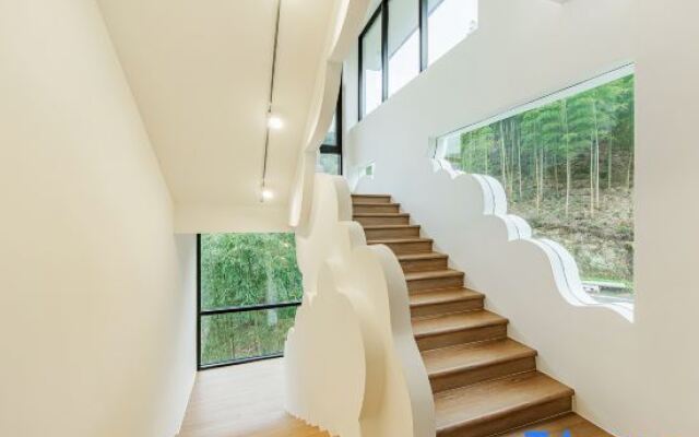 Yaojia｜Township see cloud bamboo Valley river hot spring guest house