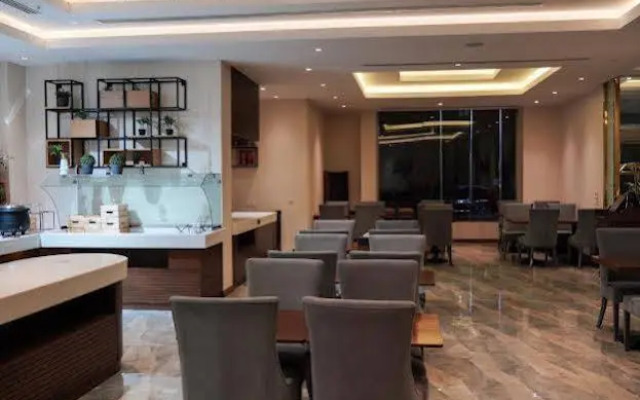 Lian Park Hotel