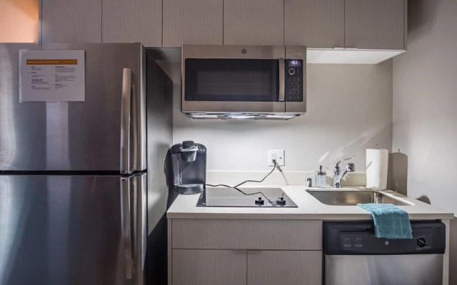 FRONTDESK 735 West Apts Westown Milwaukee