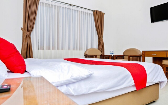 Residences by RedDoorz near Rumah Mode