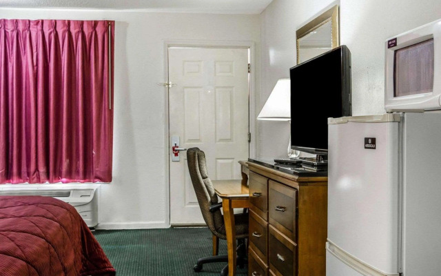 Econo Lodge Inn & Suites Enterprise