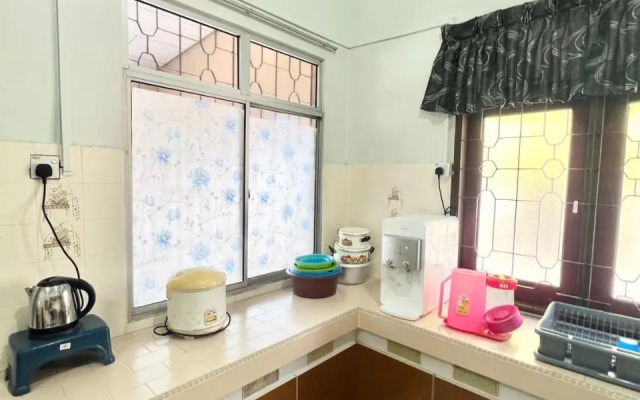 Teratai Homestay Batu Buruk