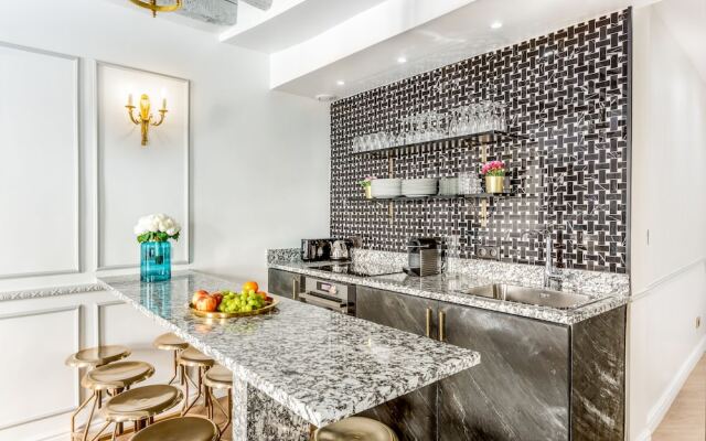 Luxury 4 Bedroom 3 Bathroom Louvre - AC