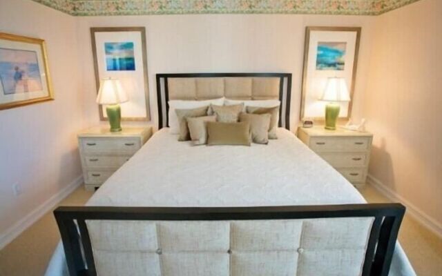 Cozy Condo with Gorgeous View of the Beach and Gulf by RedAwning