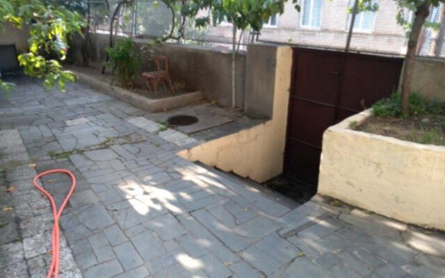 Guest House On Gunia - Hostel