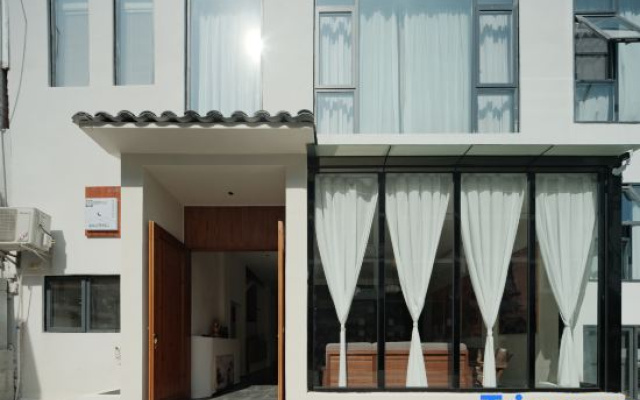 Moon Ridge Lnn – Exterior – Qiannan