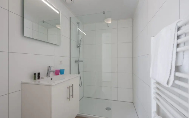 Modern Lodge With Dishwasher, Near Helmond