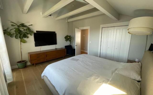 Beautiful 3 Bed 3 Bath upper house in Bernal Glen